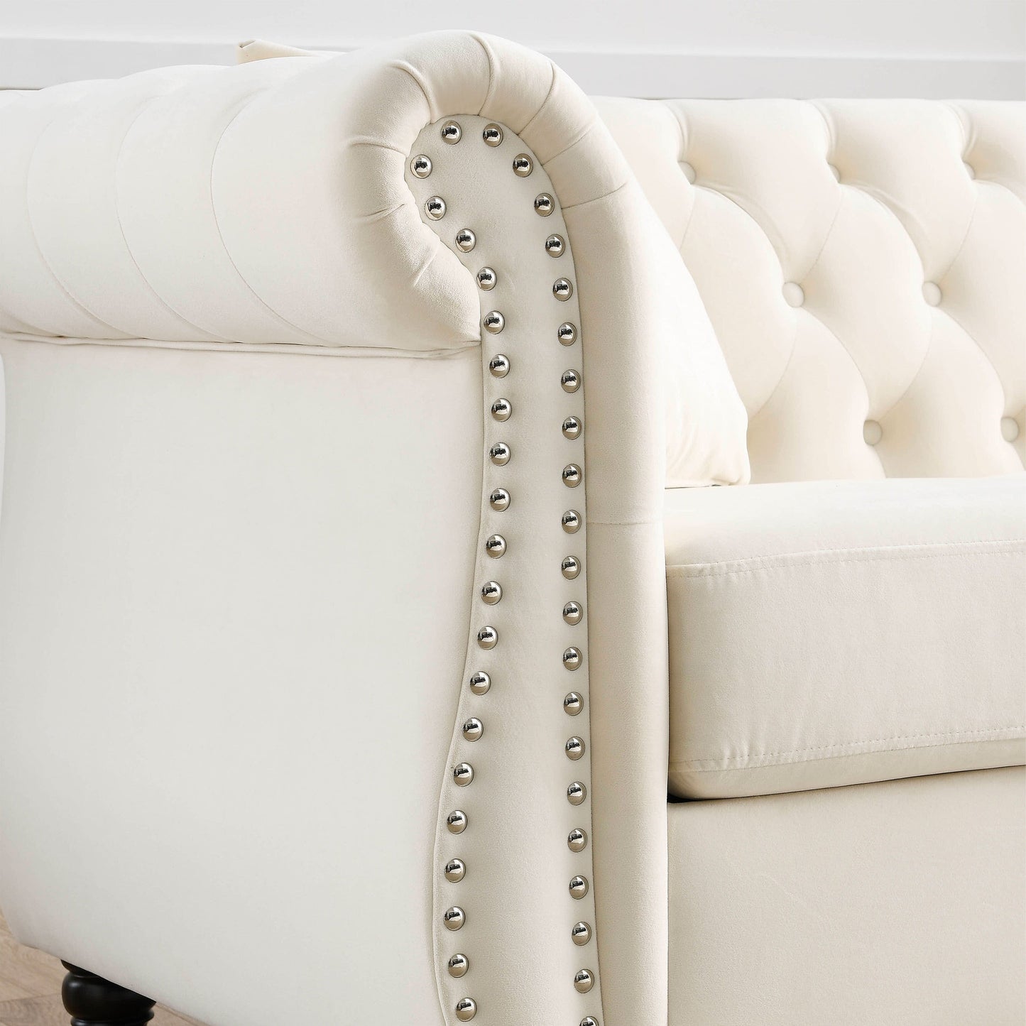 Canapé Chesterfield 3 places en velours 80 avec motif capitonné, garniture cloutée et 2 coussins