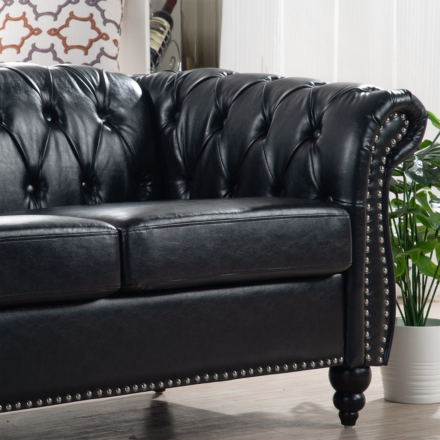 Canapé Chesterfield en cuir synthétique (3 places) avec accoudoirs roulés (84,65 $)