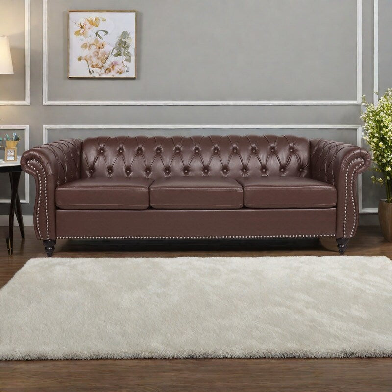 Canapé Chesterfield en cuir synthétique (3 places) avec accoudoirs roulés (84,65 $)
