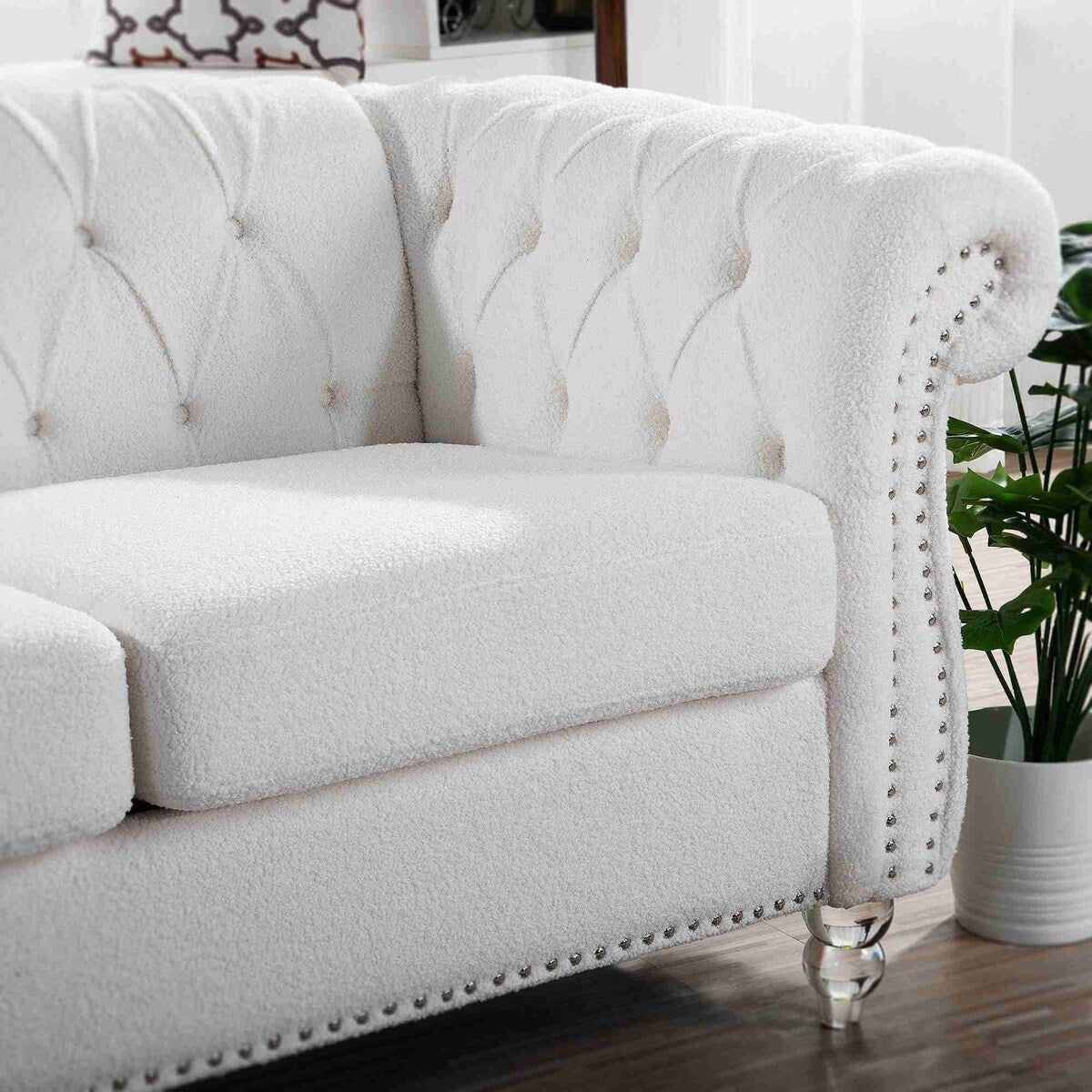 Canapé Chesterfield 3 places blanc à accoudoirs roulés