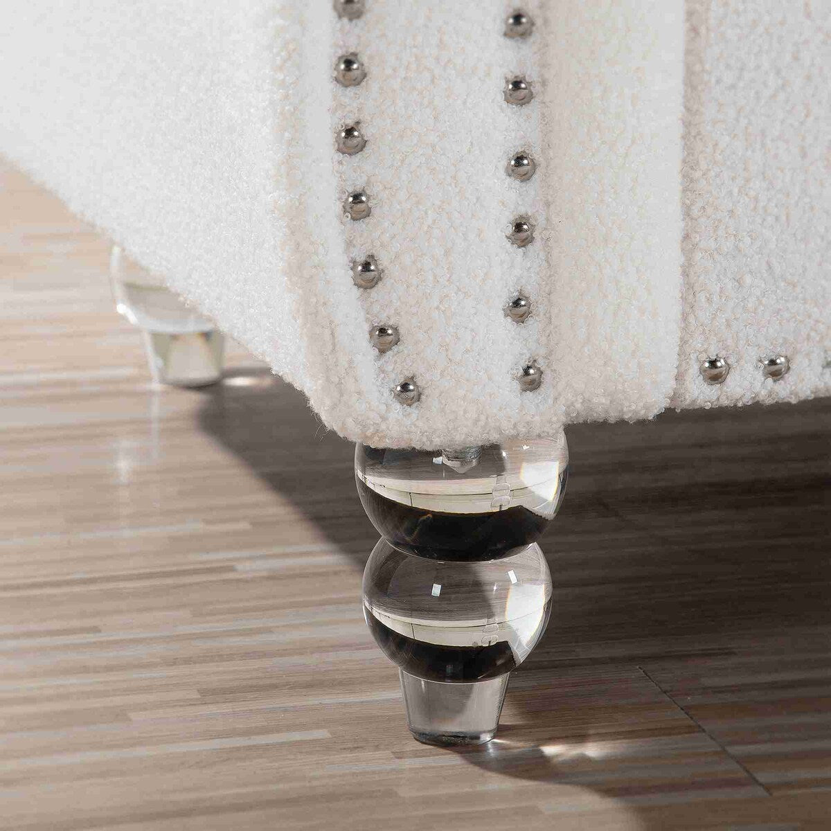 Canapé Chesterfield 3 places blanc à accoudoirs roulés