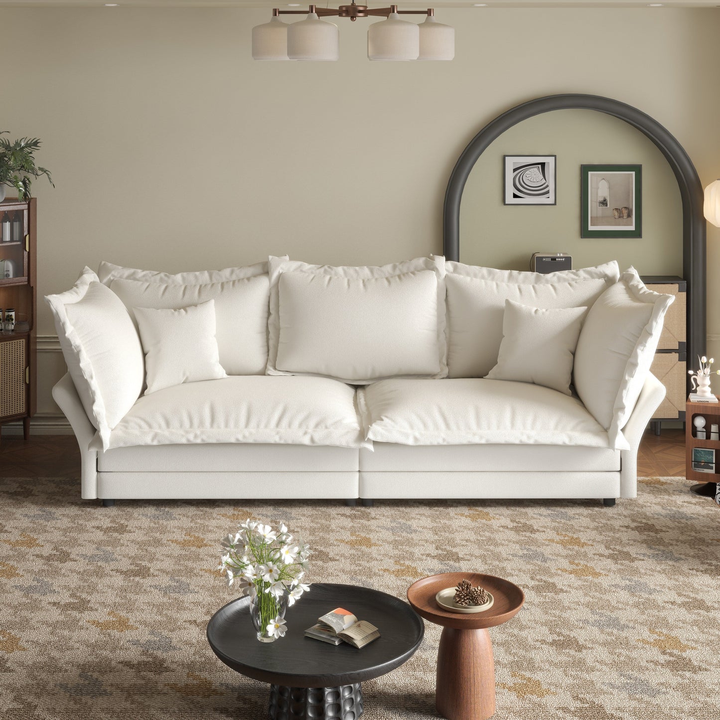 Canapés modernes à assise profonde avec plusieurs grands coussins moelleux