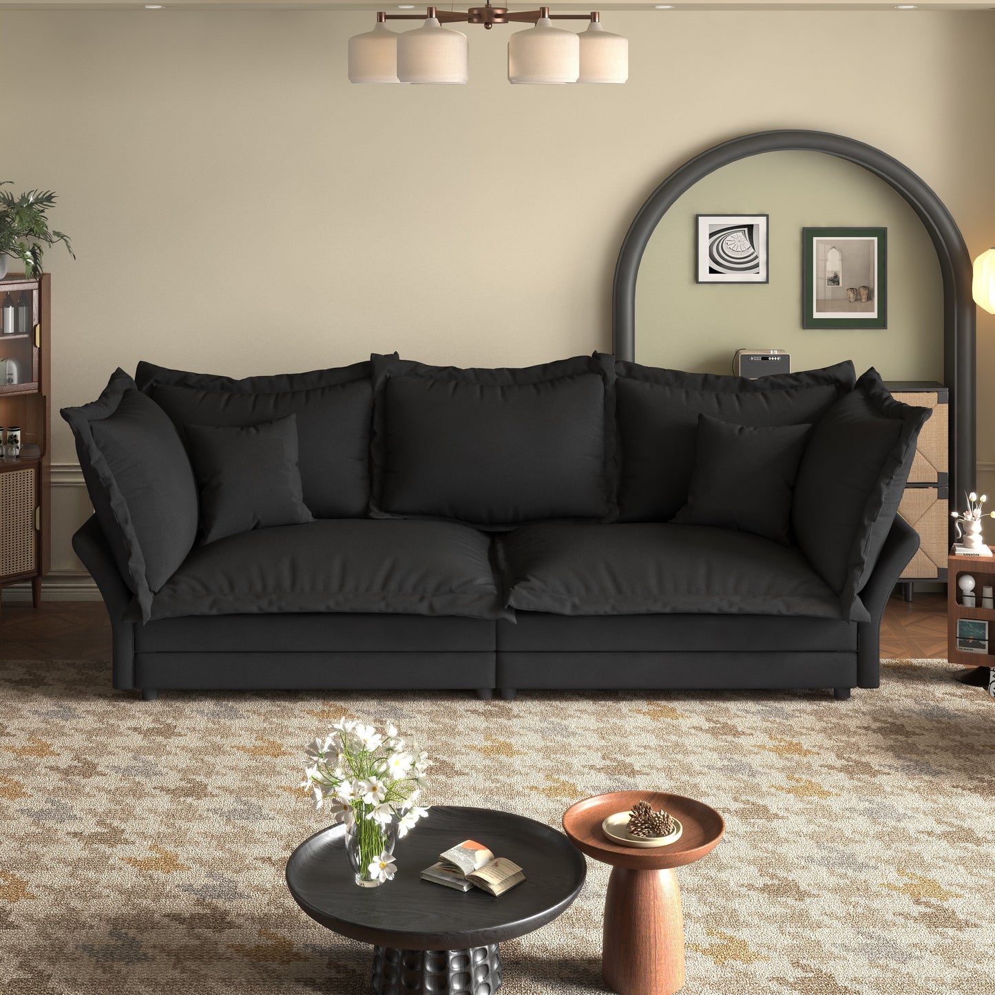 Canapés modernes à assise profonde avec plusieurs grands coussins moelleux