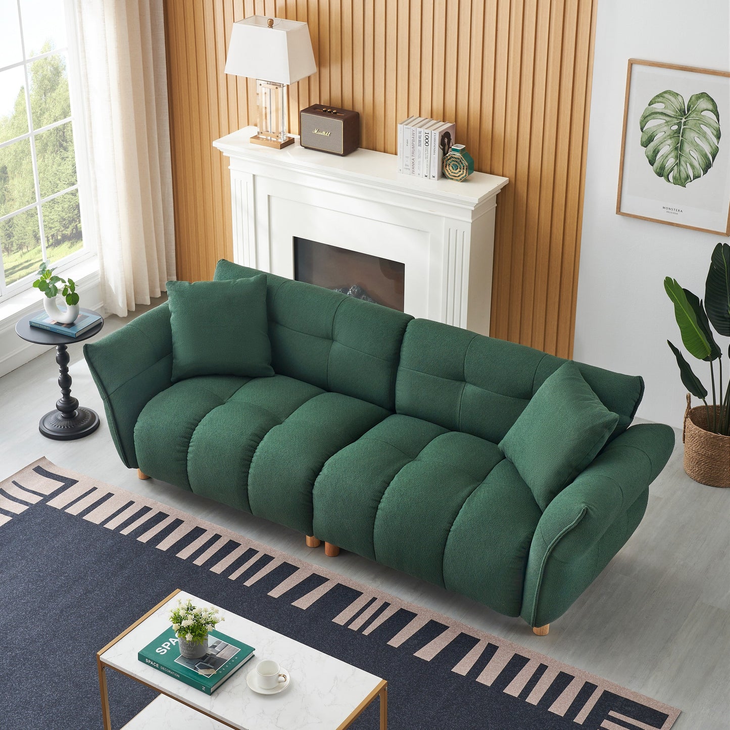 Canapé Teddy de 93,70 pouces de long, avec deux coussins assortis et trois sièges spacieux et confortables.