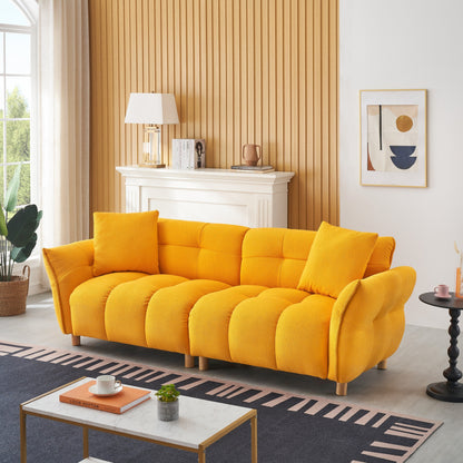 Canapé Teddy de 93,70 pouces de long, avec deux coussins assortis et trois sièges spacieux et confortables.