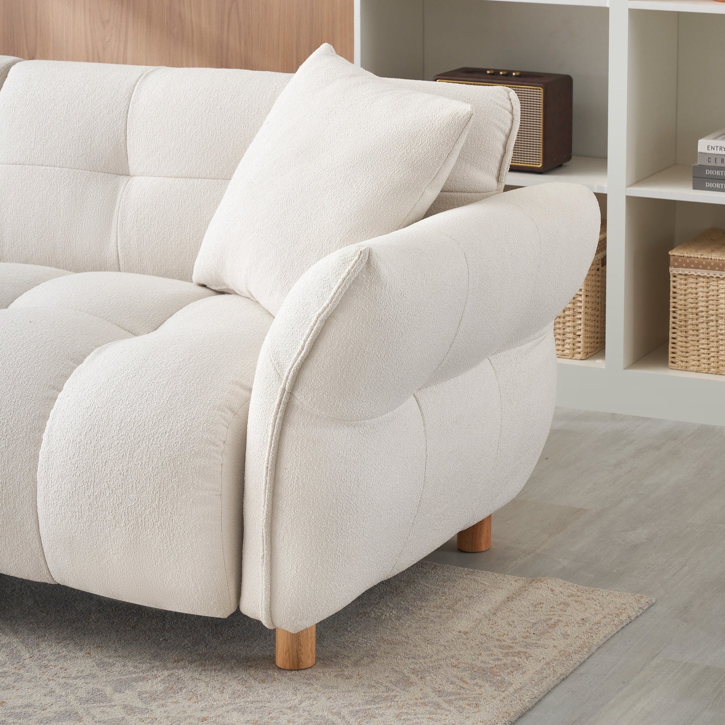 Canapé Teddy en tissu de 93,70 pouces de long, avec deux oreillers assortis et trois sièges spacieux et confortables