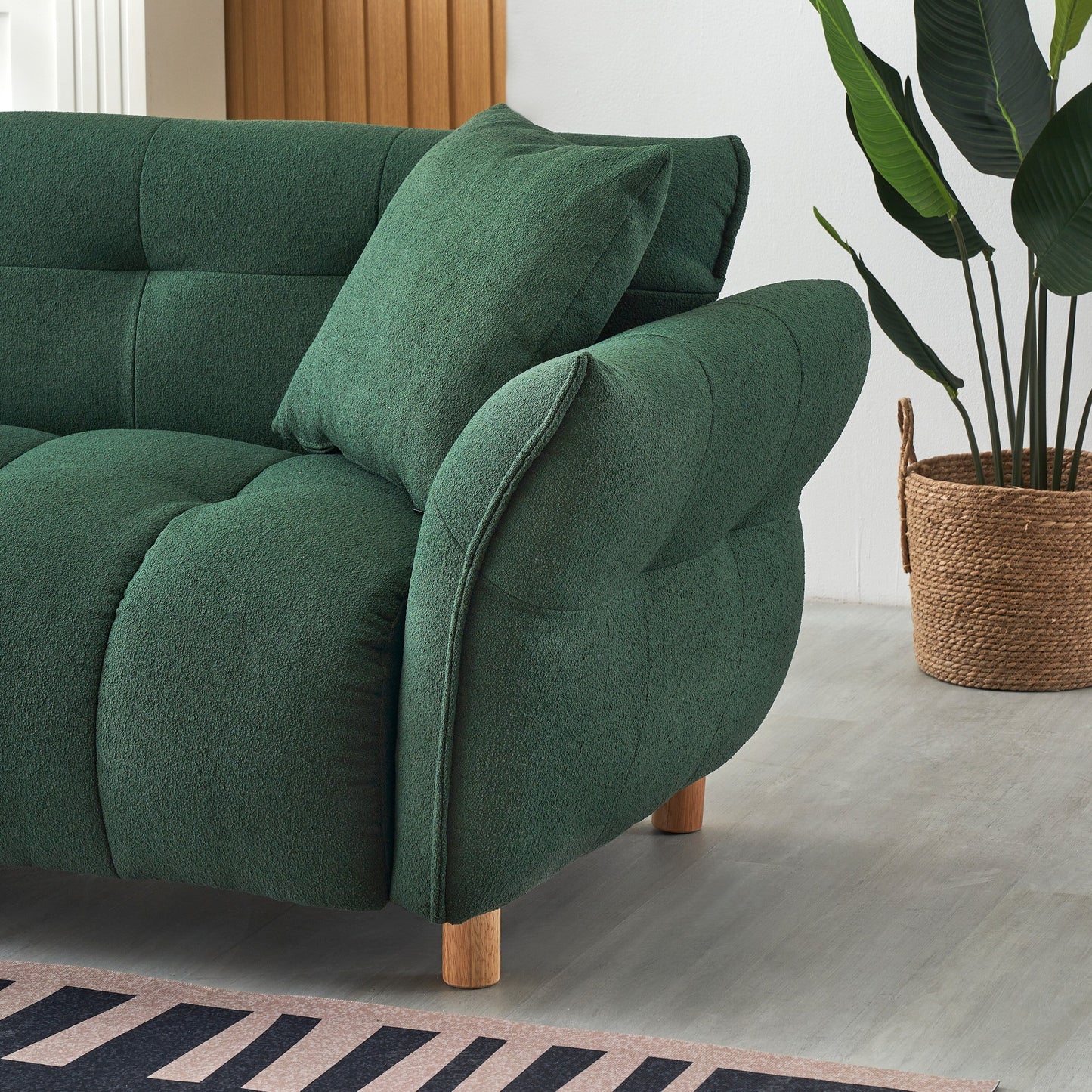 Canapé Teddy en tissu de 93,70 pouces de long, avec deux oreillers assortis et trois sièges spacieux et confortables