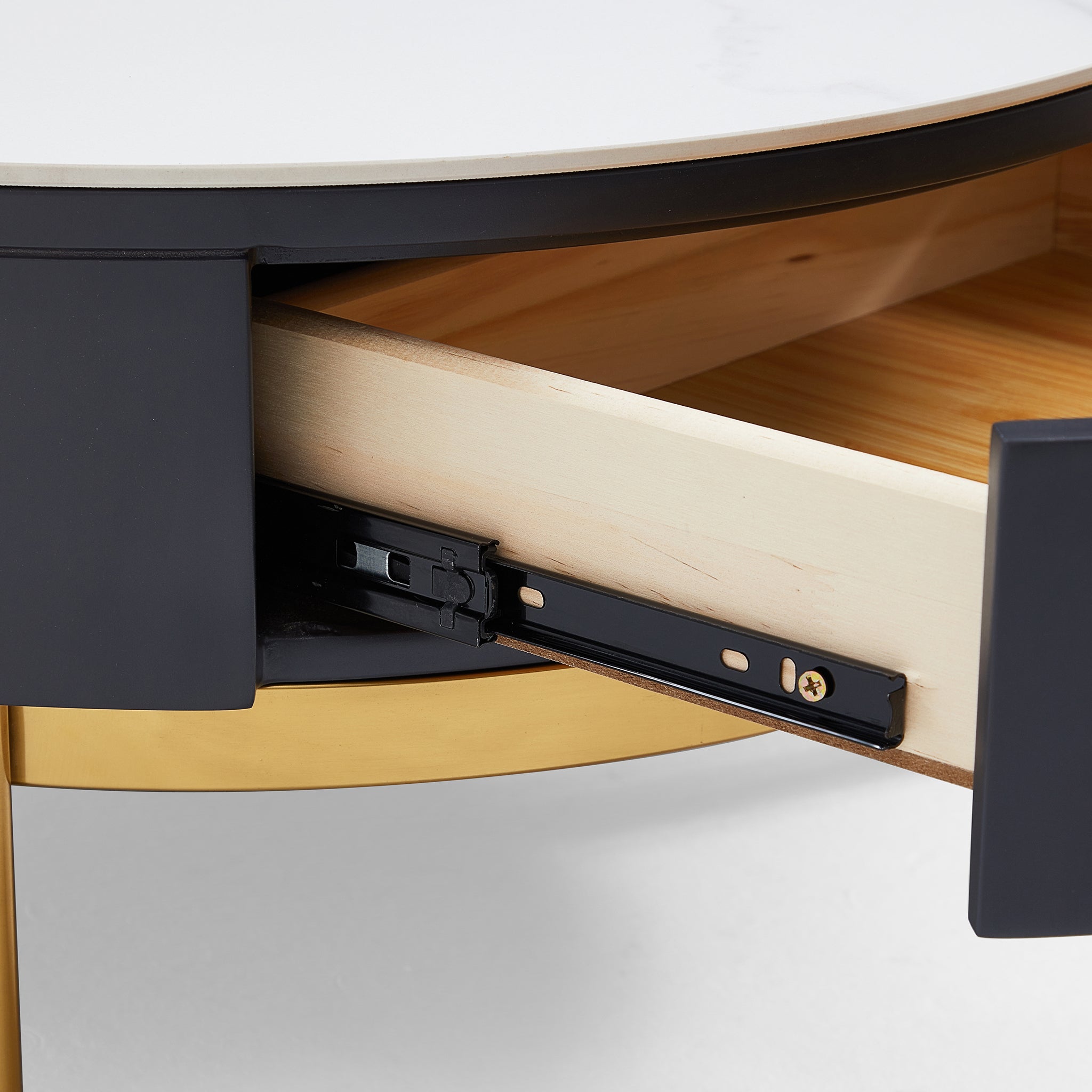 Ensemble de tables basses nobles dorées