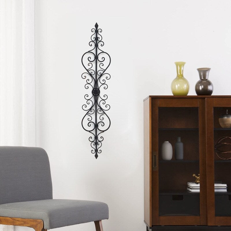 Décoration murale en métal à volutes noires ADECO pour salon