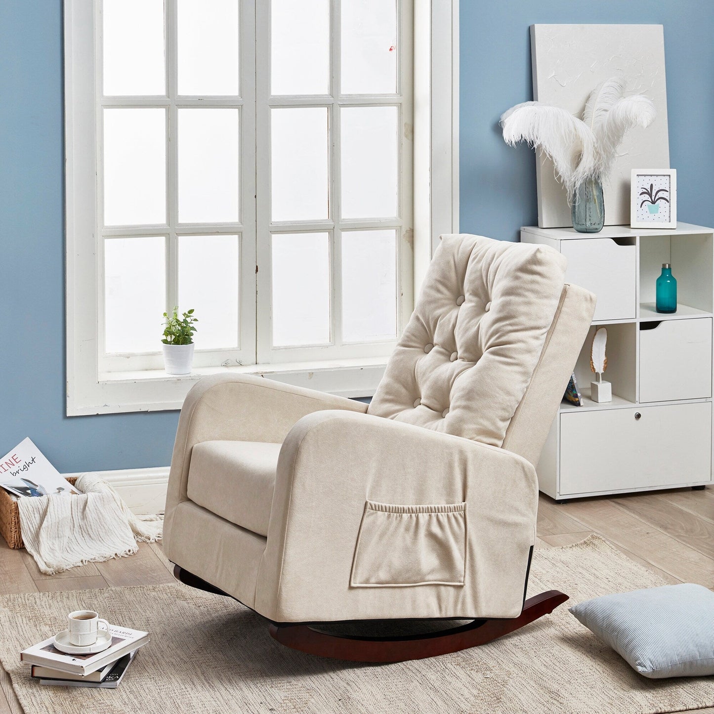 Fauteuil inclinable réglable avec pieds en bois robustes, dossier haut et options de rangement latérales