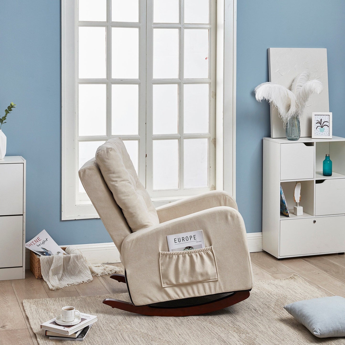 Fauteuil inclinable réglable avec pieds en bois robustes, dossier haut et options de rangement latérales