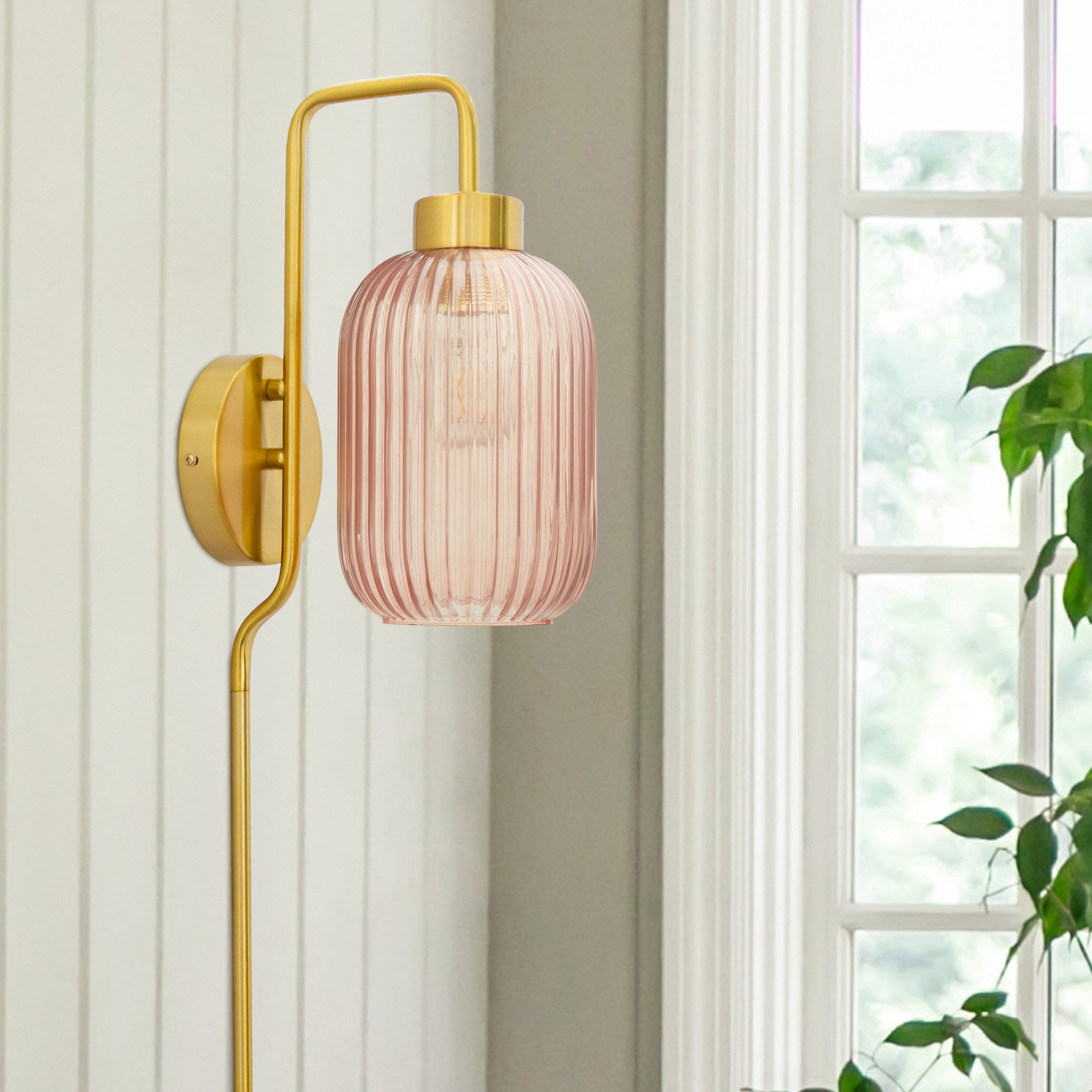 Applique murale rétro Adrienne River of Goods en verre rose et métal - 5,375 x 8,625 x 32,25