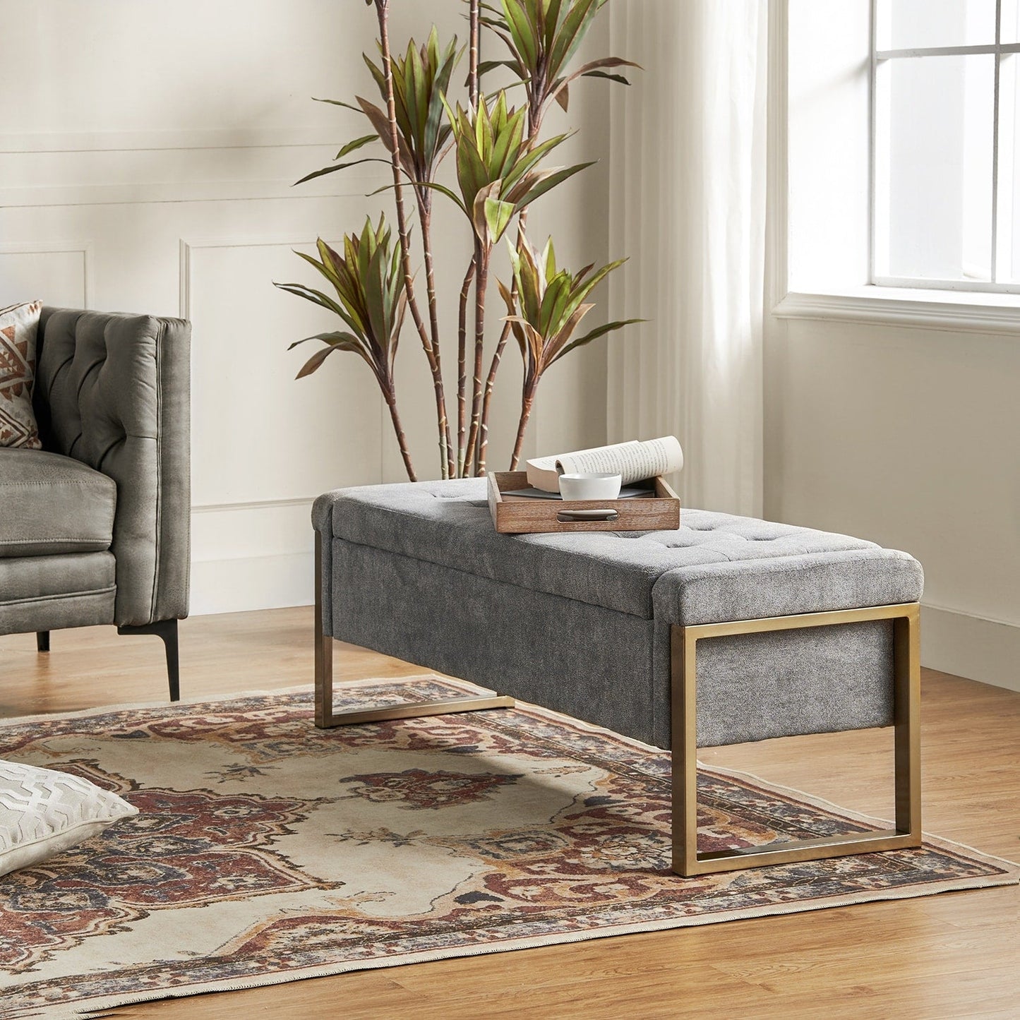 Banc de rangement moderne rembourré Alina avec pieds en métal par HULALA HOME