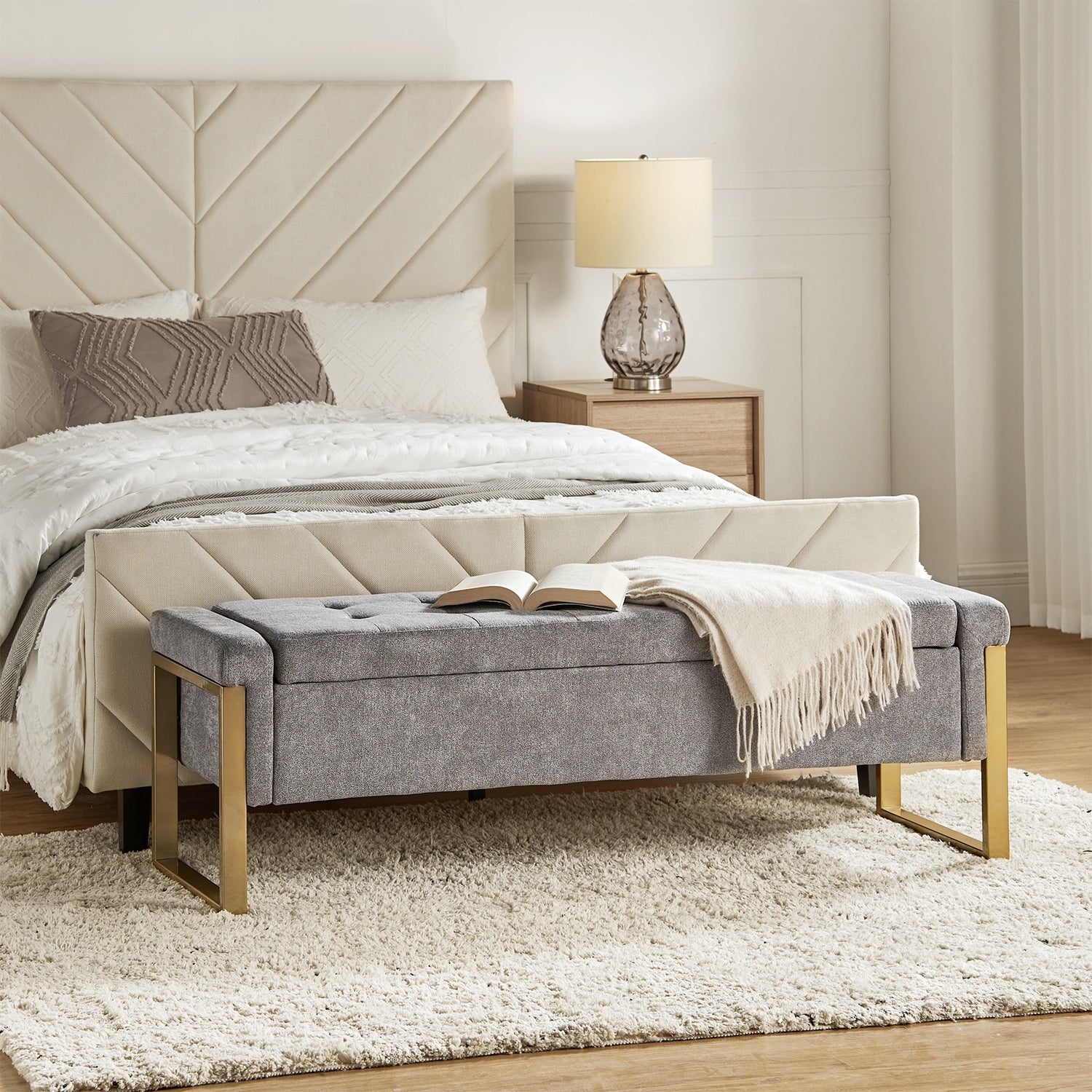 Banc de rangement moderne rembourré Alina avec pieds en métal par HULALA HOME
