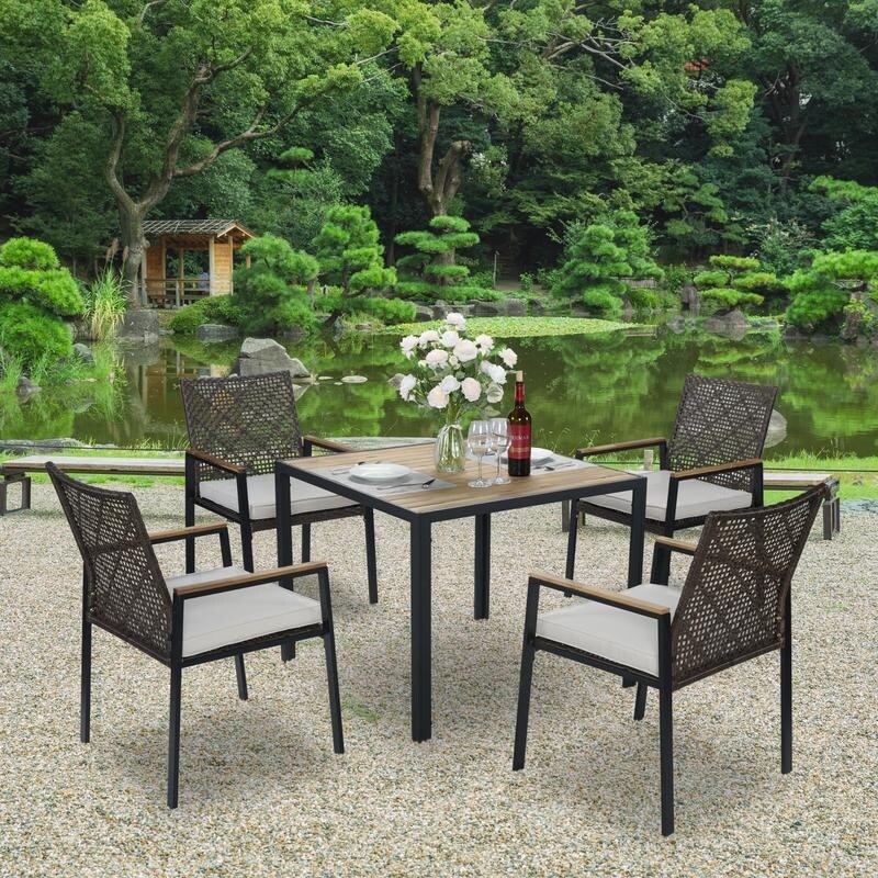 Ensemble de salle à manger de patio 5 pièces toutes saisons, plateau en bois d'acacia avec trou pour parasol, ensemble de conversation d'extérieur en rotin