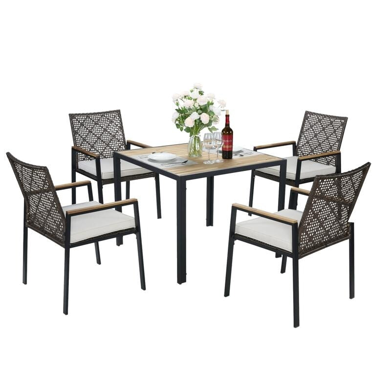 Ensemble de salle à manger de patio 5 pièces toutes saisons, plateau en bois d'acacia avec trou pour parasol, ensemble de conversation d'extérieur en rotin