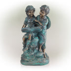 Statue d'une fille et d'un garçon lisant ensemble