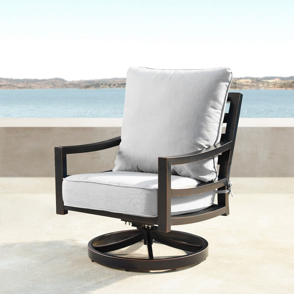 Ensemble de table à feu en aluminium de 44 po avec quatre chaises pivotantes et accessoires