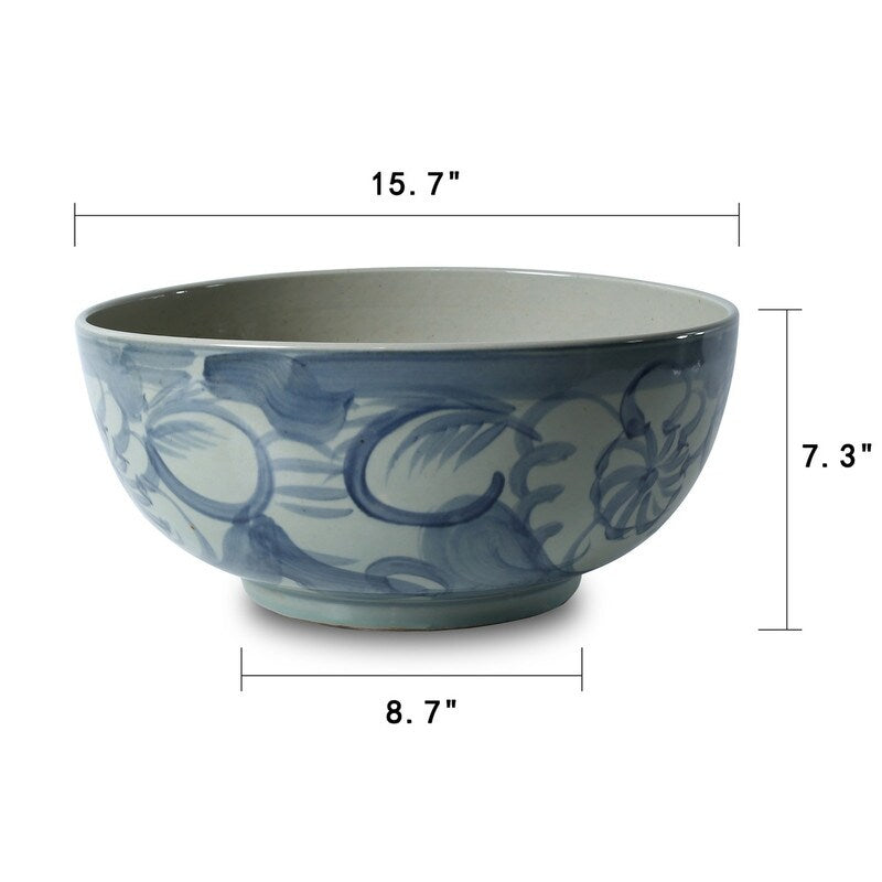 Environ 16 grands bols bleus et blancs avec motif floral