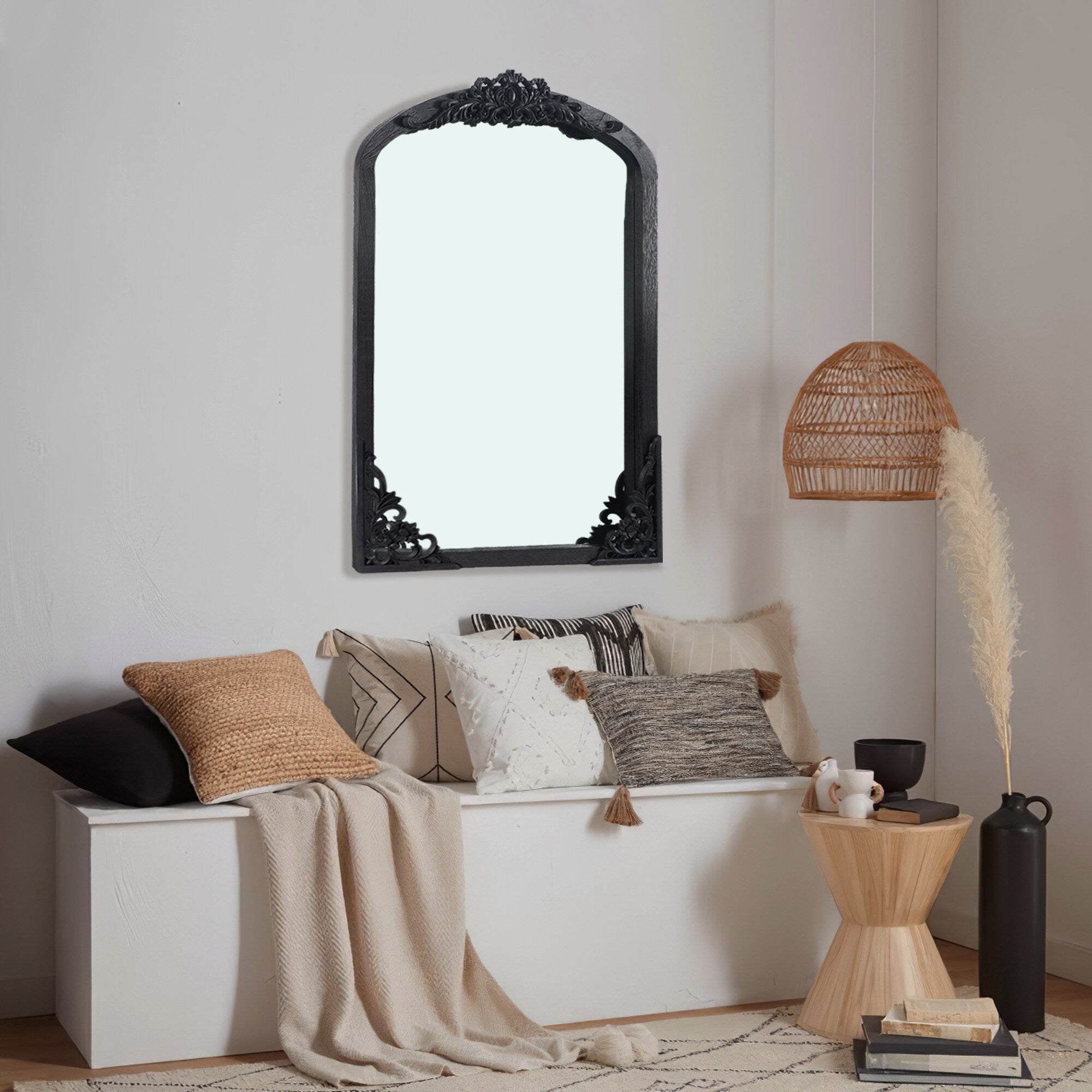 Miroir de sol sculpté en bois massif de forme arquée sur toute la longueur