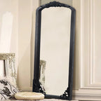 Miroir de sol sculpté en bois massif de forme arquée sur toute la longueur