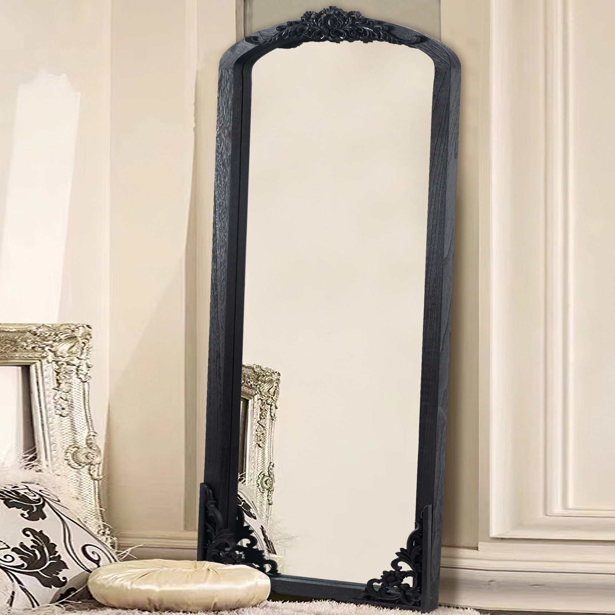 Miroir de sol sculpté en bois massif de forme arquée sur toute la longueur