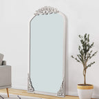 Miroir de sol sculpté en bois massif de forme arquée sur toute la longueur