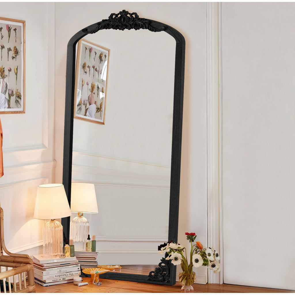 Miroir de sol sculpté en bois massif de forme arquée sur toute la longueur