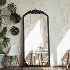 Miroir de sol sculpté en bois massif de forme arquée sur toute la longueur