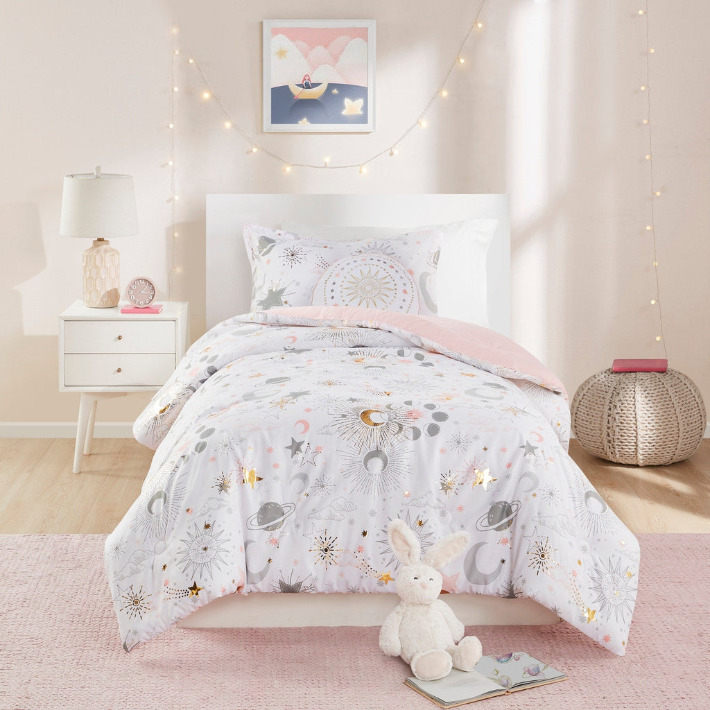 Parure de lit métallique avec coussin décoratif et motif ciel étoilé Ariella pour enfants au design intelligent