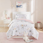 Parure de lit métallique avec coussin décoratif et motif ciel étoilé Ariella pour enfants au design intelligent