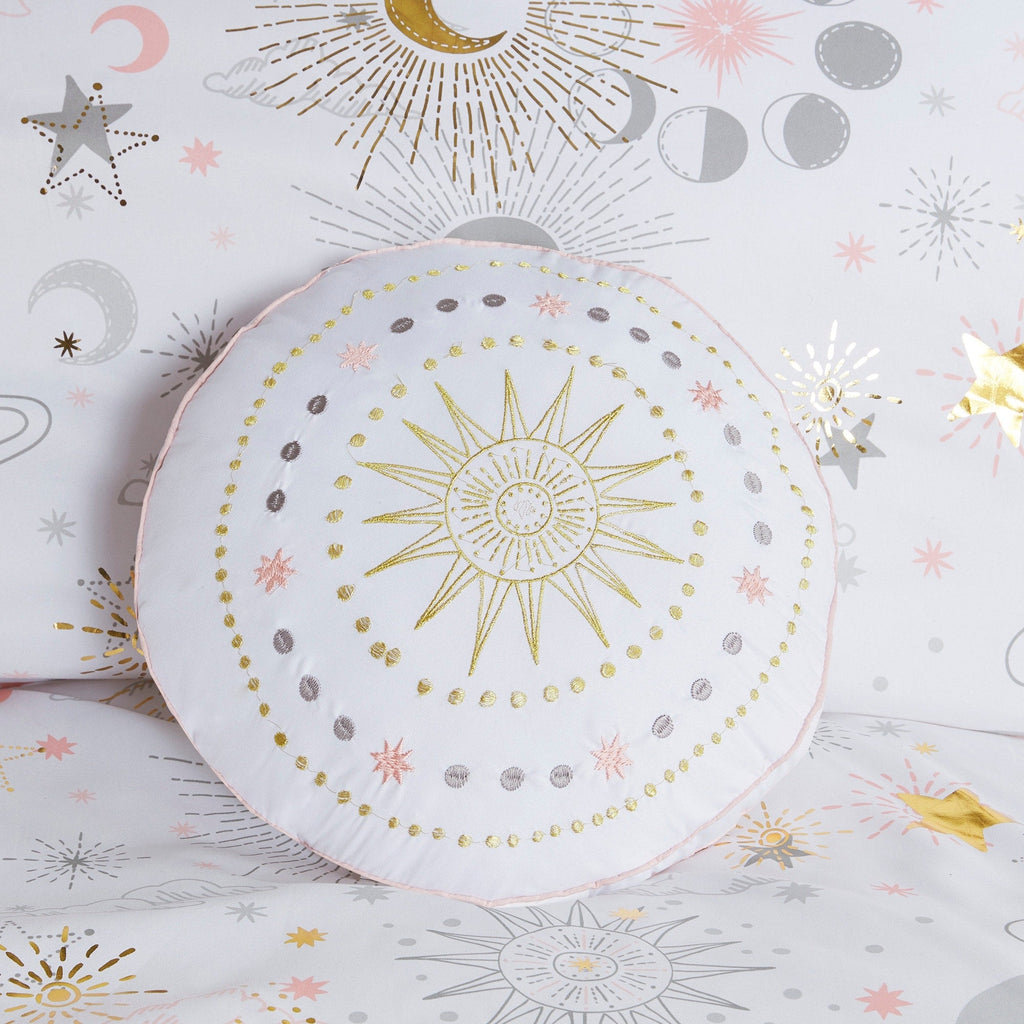 Parure de lit métallique avec coussin décoratif et motif ciel étoilé Ariella pour enfants au design intelligent