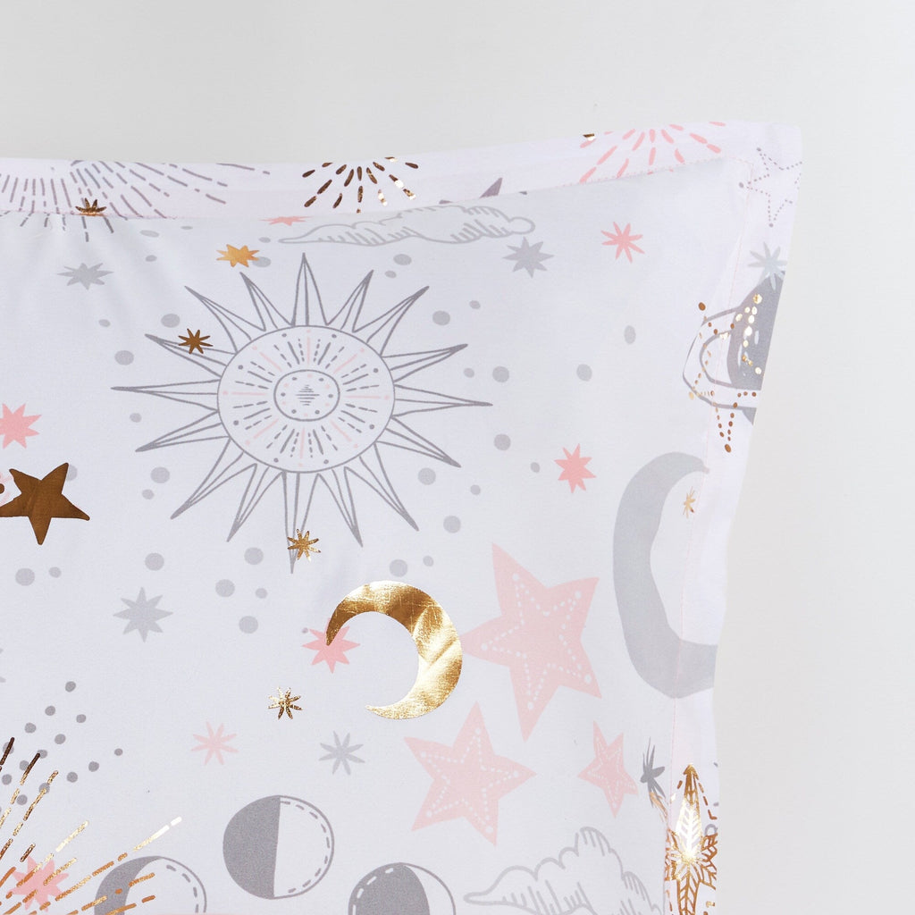 Parure de lit métallique avec coussin décoratif et motif ciel étoilé Ariella pour enfants au design intelligent