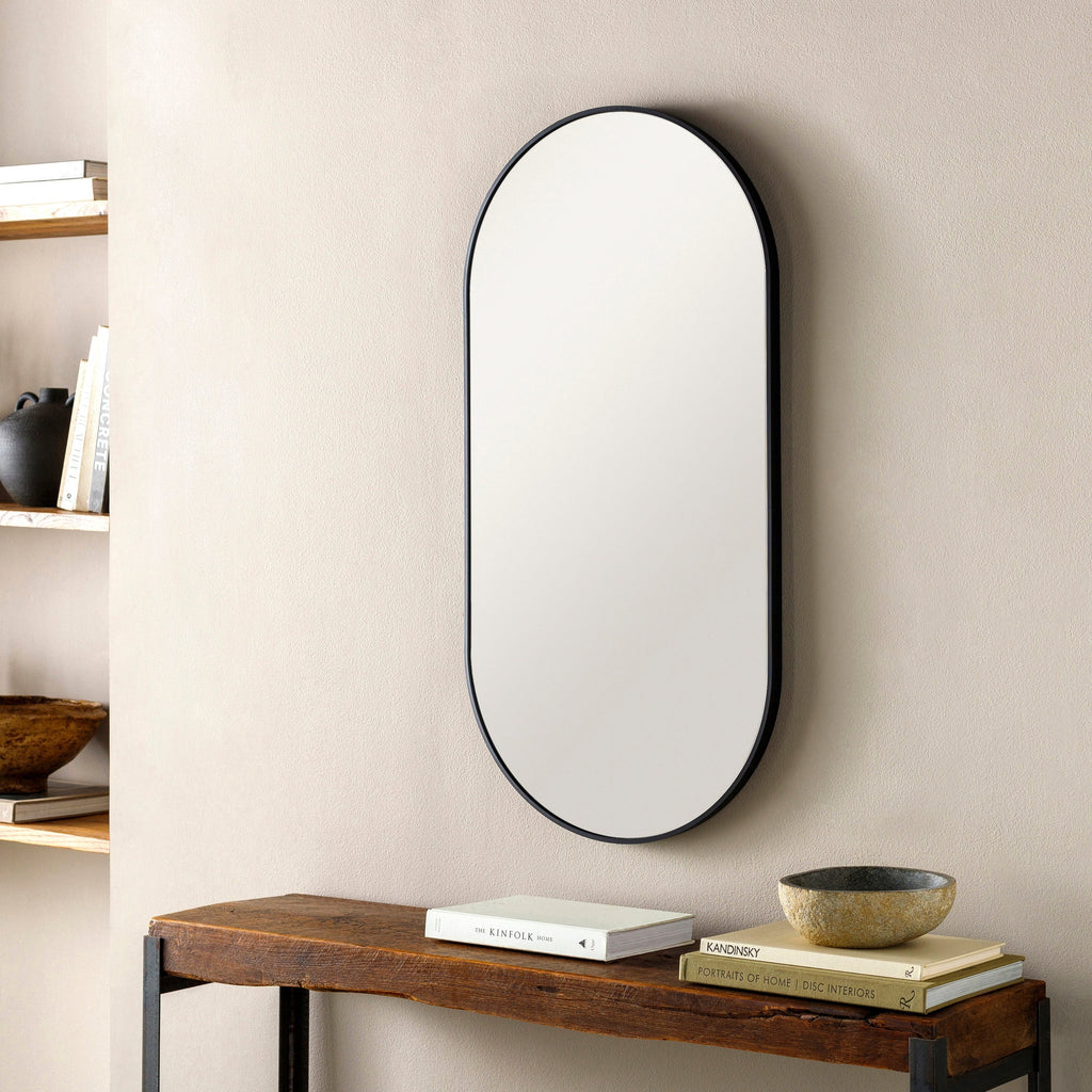 Miroir d'appoint ovale moderne en aluminium Livabliss Aranya en forme de pilule