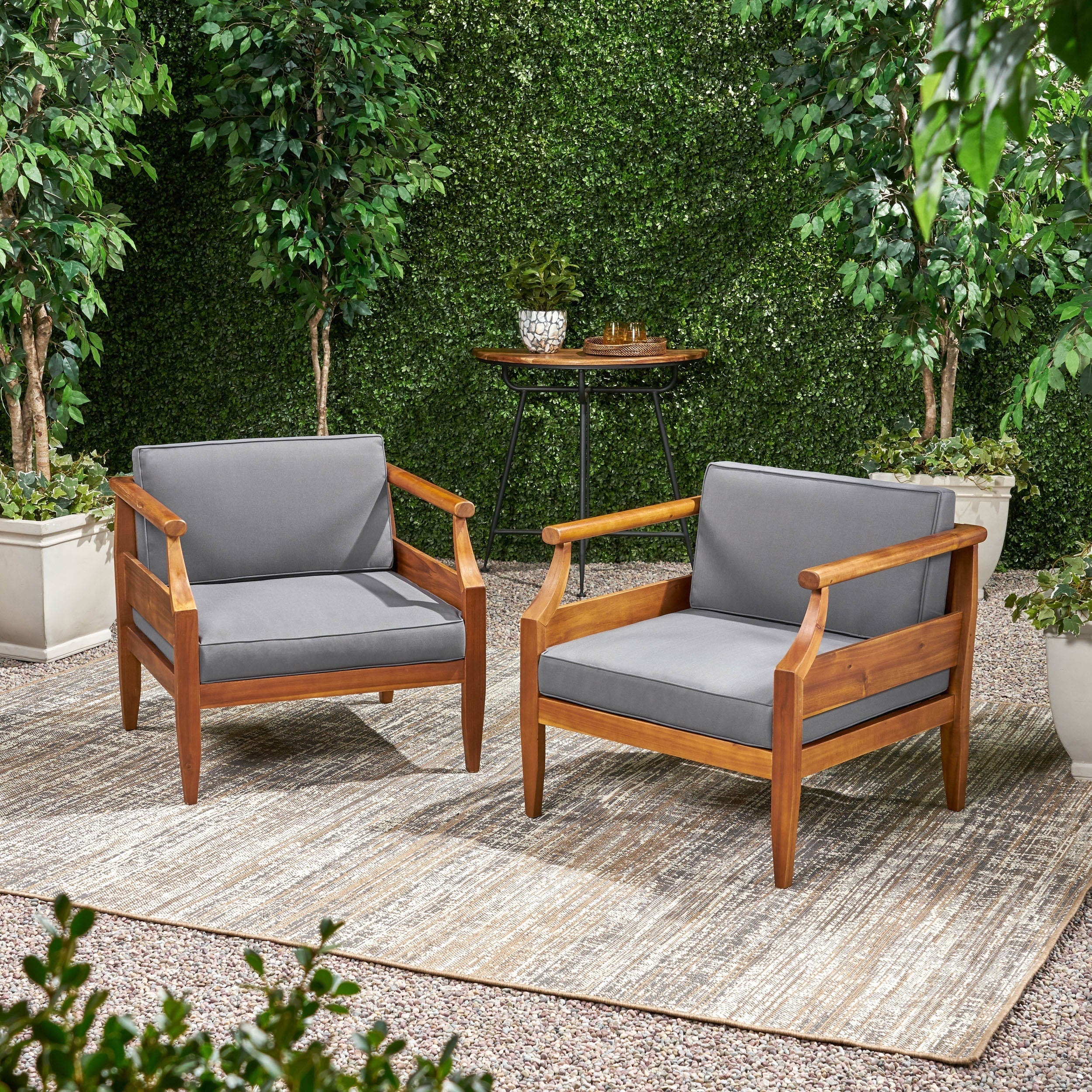 Fauteuils club d'extérieur modernes en acacia avec coussins Aston (lot de 2) par Christopher Knight Home