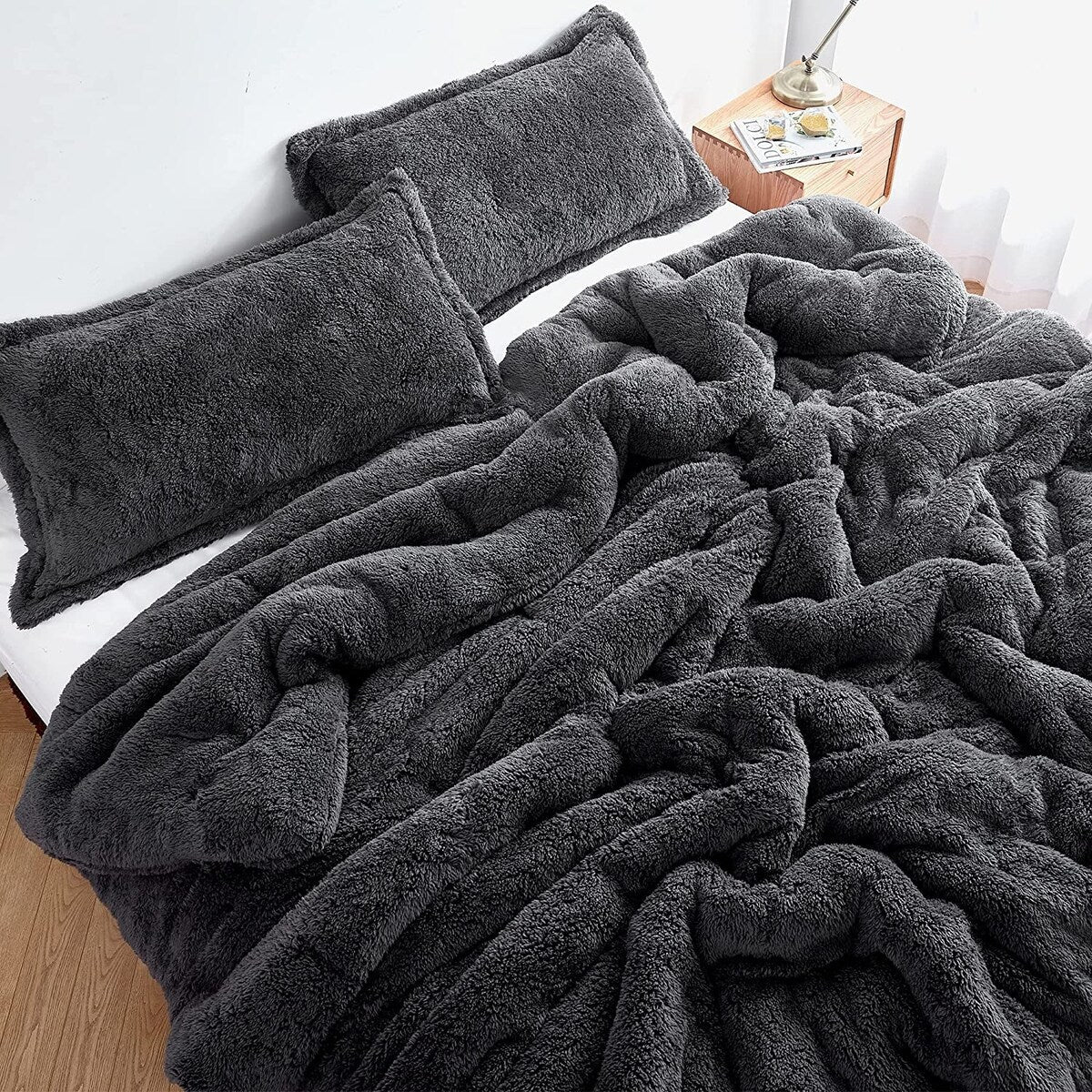 Couette surdimensionnée en peluche originale Coma Inducer® en charbon de bois