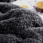 Couette surdimensionnée en peluche originale Coma Inducer® en charbon de bois