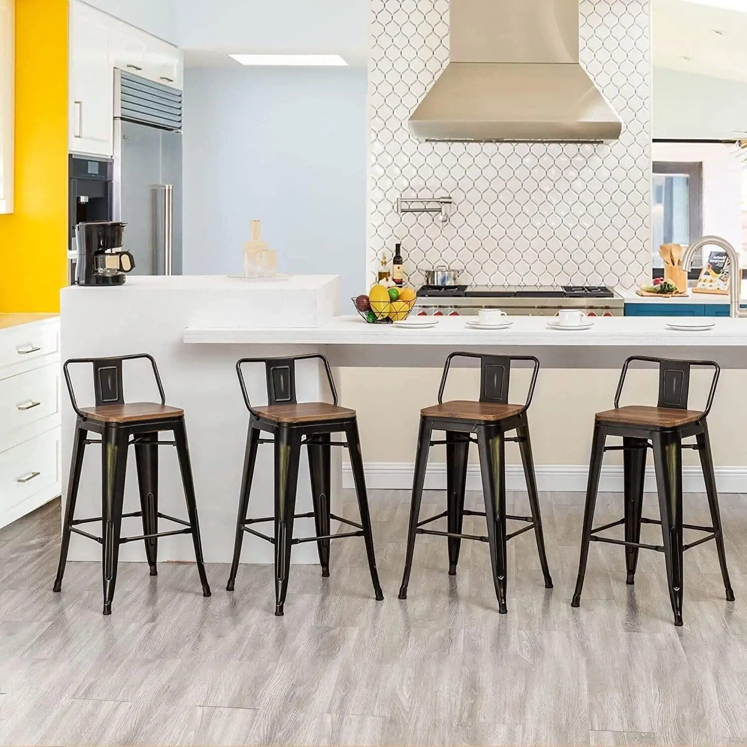 Lot de 4 tabourets de bar industriels en métal avec dossier et assise en bois