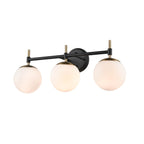 Luminaire de salle de bain à 3 lampes 929 Lighting, disponible en plusieurs finitions et avec abat-jour en verre opale