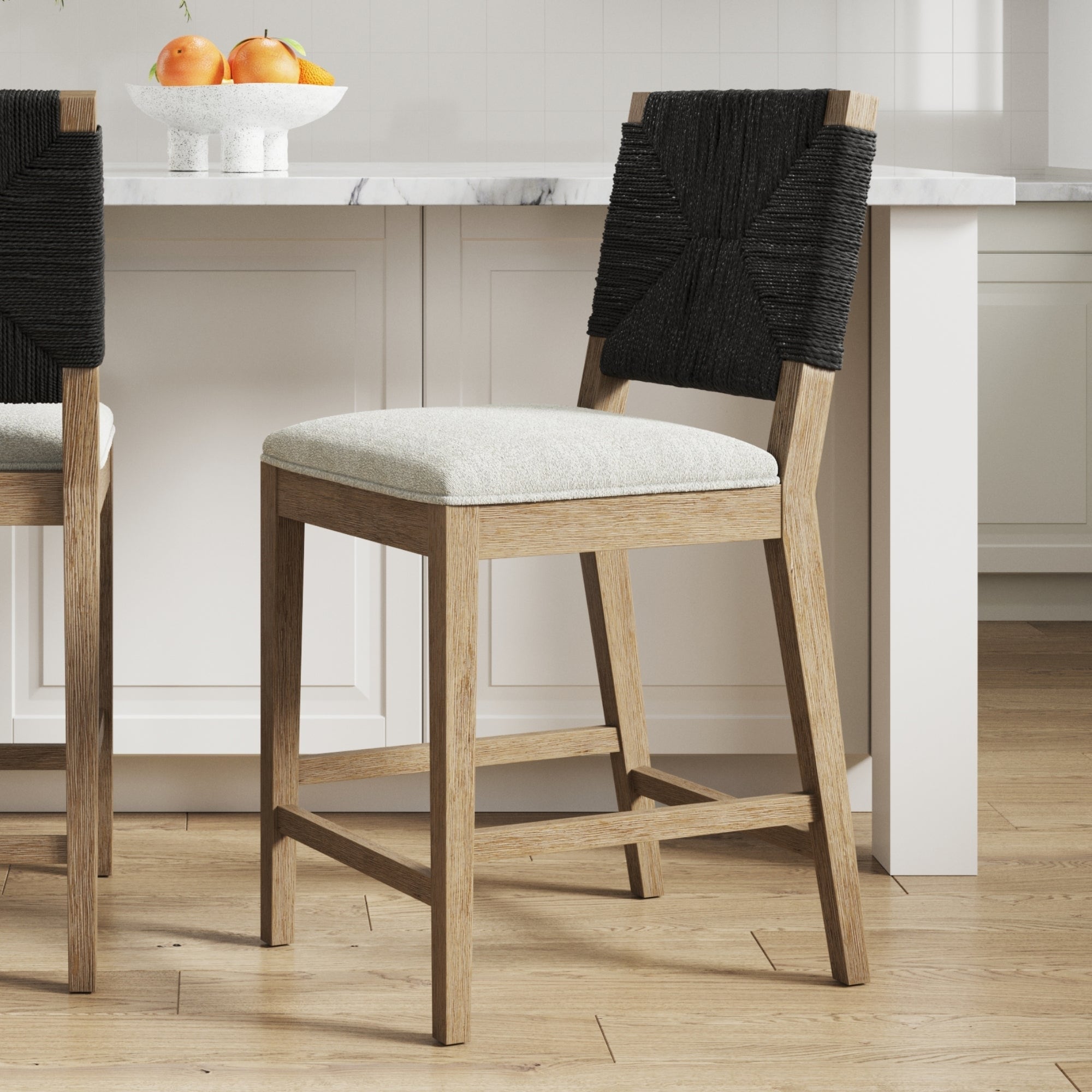 Tabouret de bar Beacon Bohemian Boucle, chaise de comptoir rembourrée avec cadre en bois massif et dossier en jonc de mer tressé