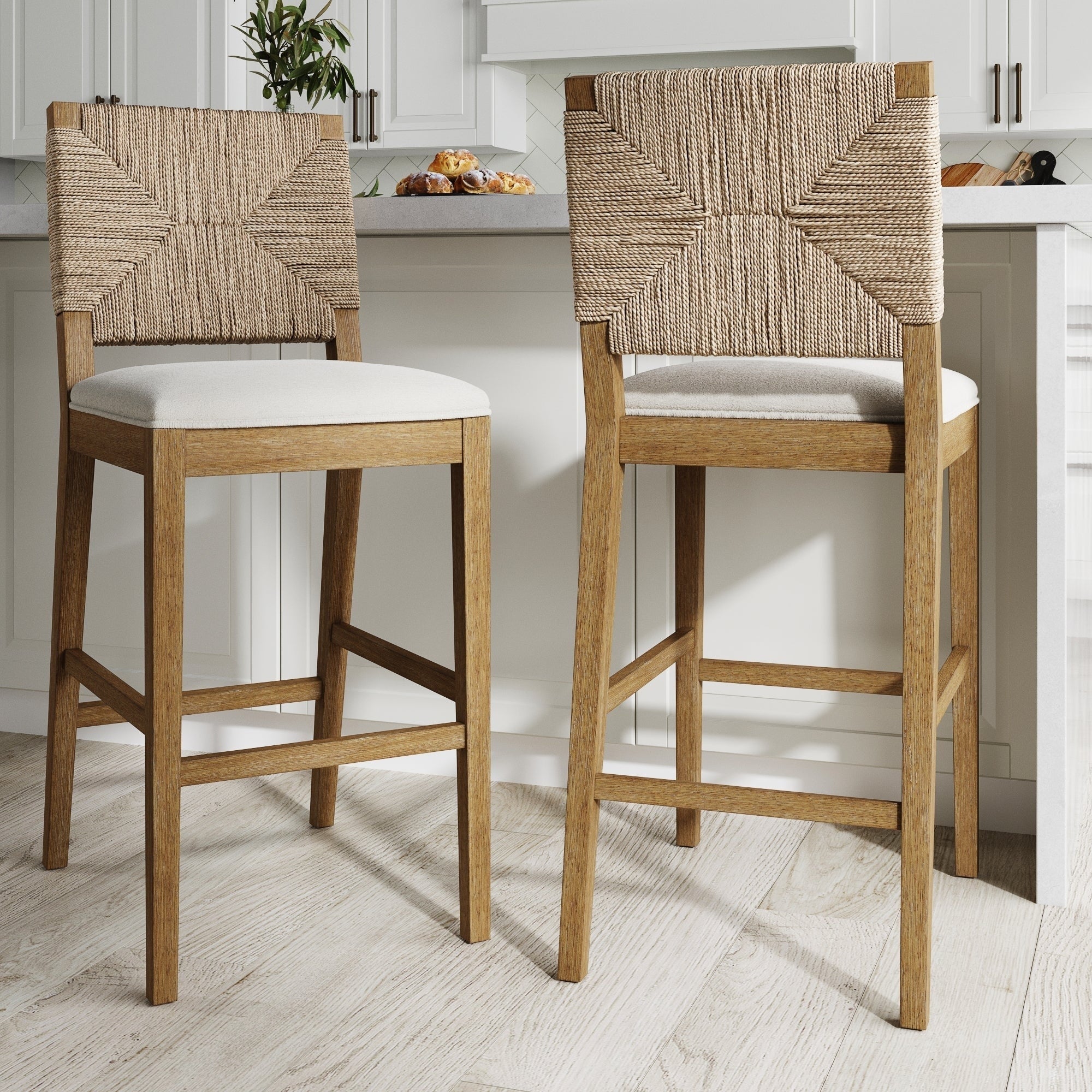 Tabouret de bar Beacon Bohemian Boucle, chaise de comptoir rembourrée avec cadre en bois massif et dossier en jonc de mer tressé
