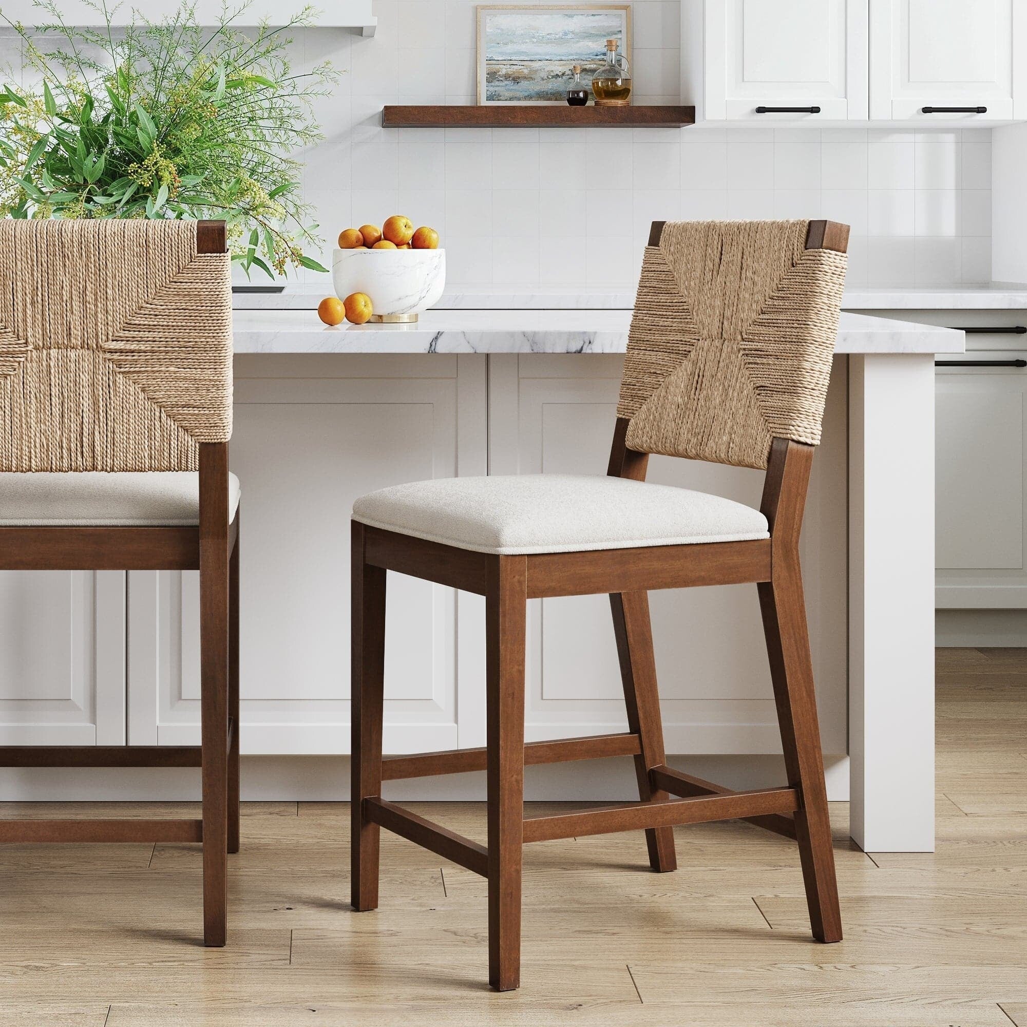 Tabouret de bar Beacon Bohemian Boucle, chaise de comptoir rembourrée avec cadre en bois massif et dossier en jonc de mer tressé