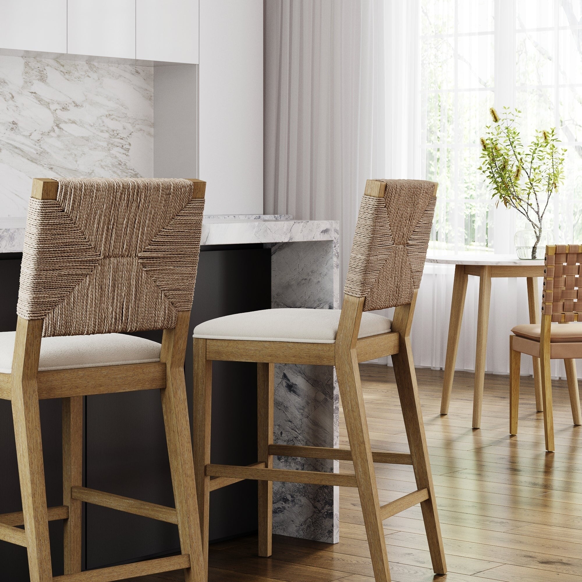 Tabouret de bar Beacon Bohemian Boucle, chaise de comptoir rembourrée avec cadre en bois massif et dossier en jonc de mer tressé