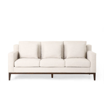 Canapé 3 places beige avec pieds en bois et coussins assortis