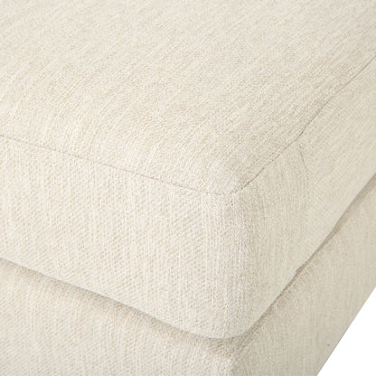 Canapé 3 places beige avec pieds en bois et deux coussins