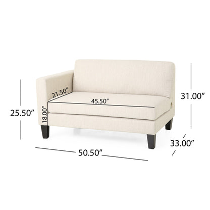 Canapé 3 places beige avec pieds en bois et deux coussins