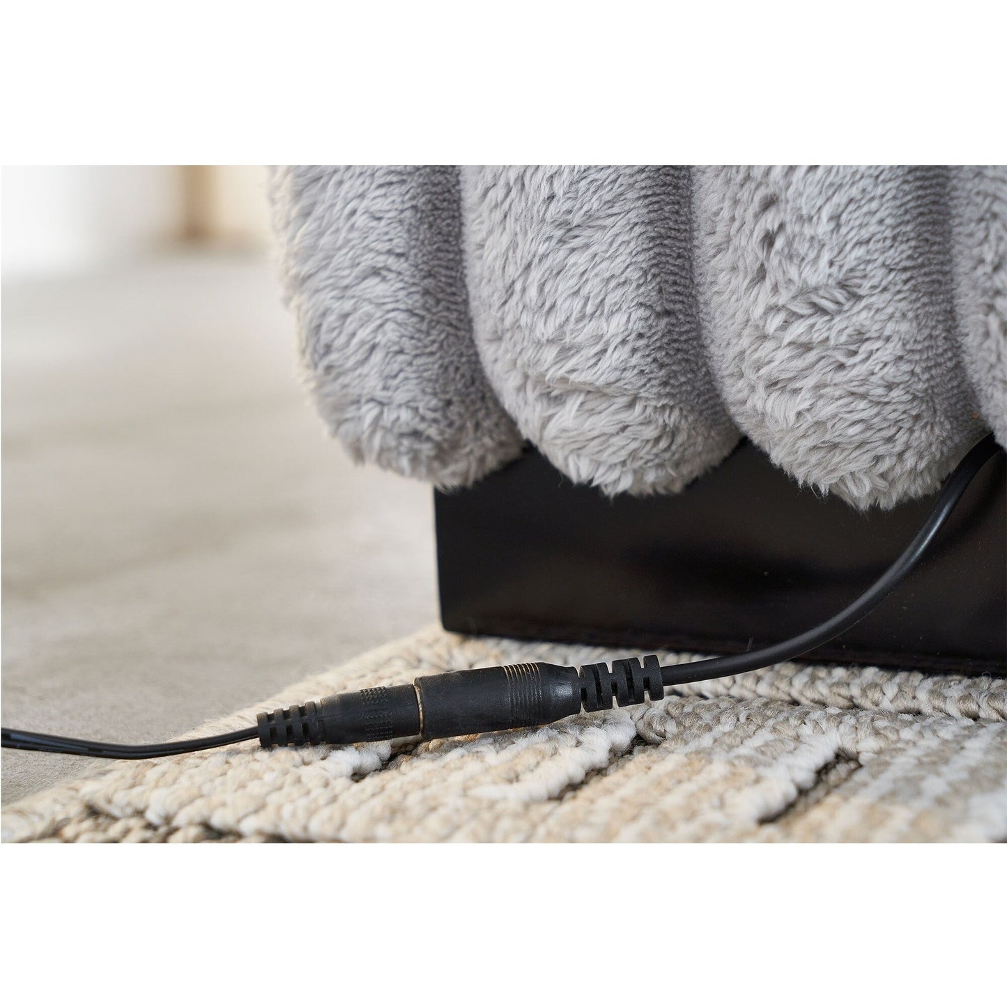 Canapé causeuse carré en velours côtelé beige 61,42 po avec pouf, haut-parleur Bluetooth, chargeur sans fil, ports USB et porte-gobelet