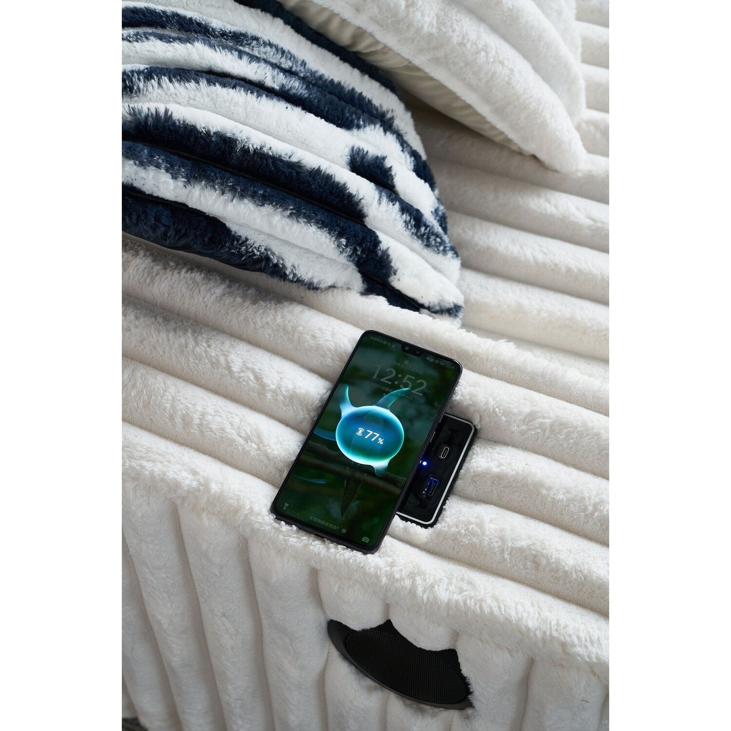 Canapé causeuse carré en velours côtelé beige 61,42 po avec pouf, haut-parleur Bluetooth, chargeur sans fil, ports USB et porte-gobelet
