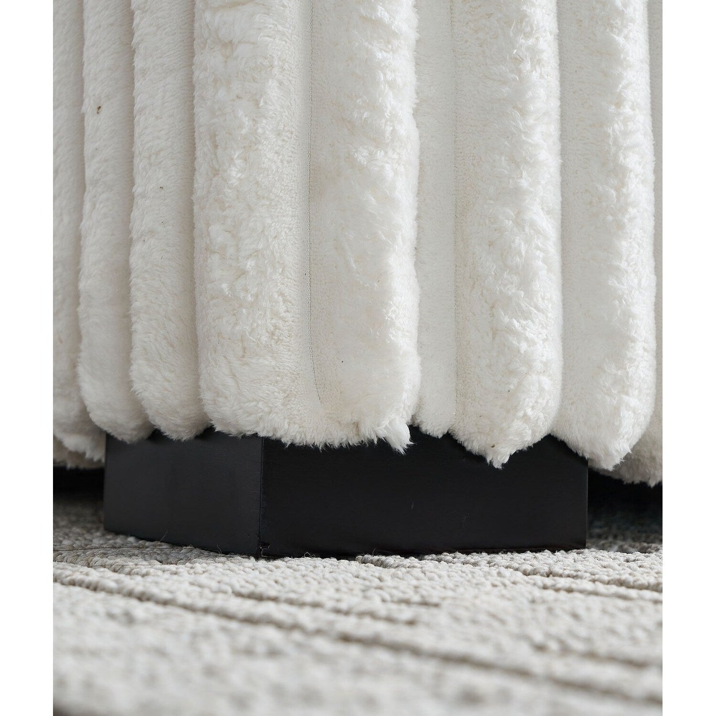 Canapé causeuse carré en velours côtelé beige 61,42 po avec pouf, haut-parleur Bluetooth, chargeur sans fil, ports USB et porte-gobelet