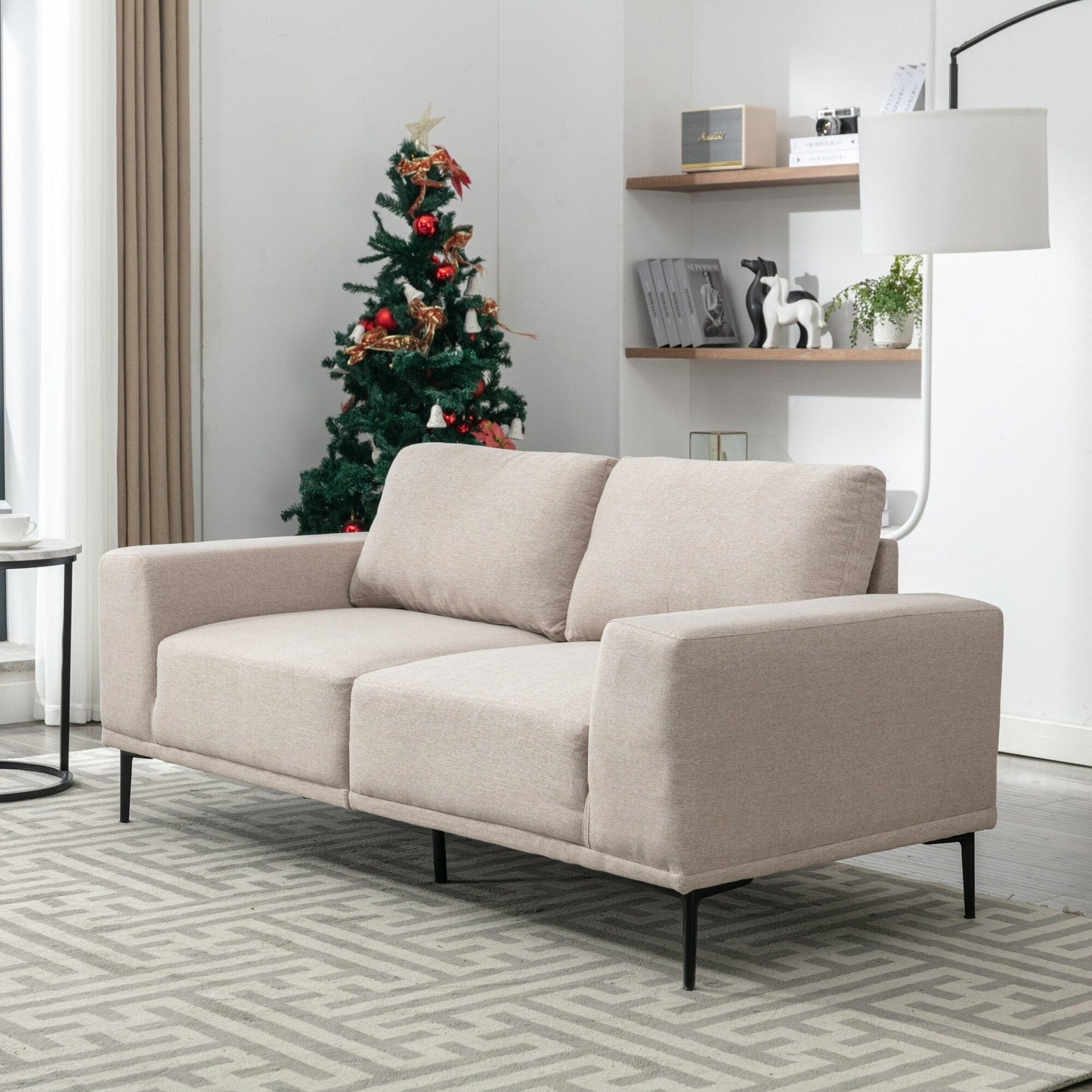 Grand canapé 2 places en tissu beige 74.8 avec coussins amovibles, pieds en fer et accoudoirs carrés